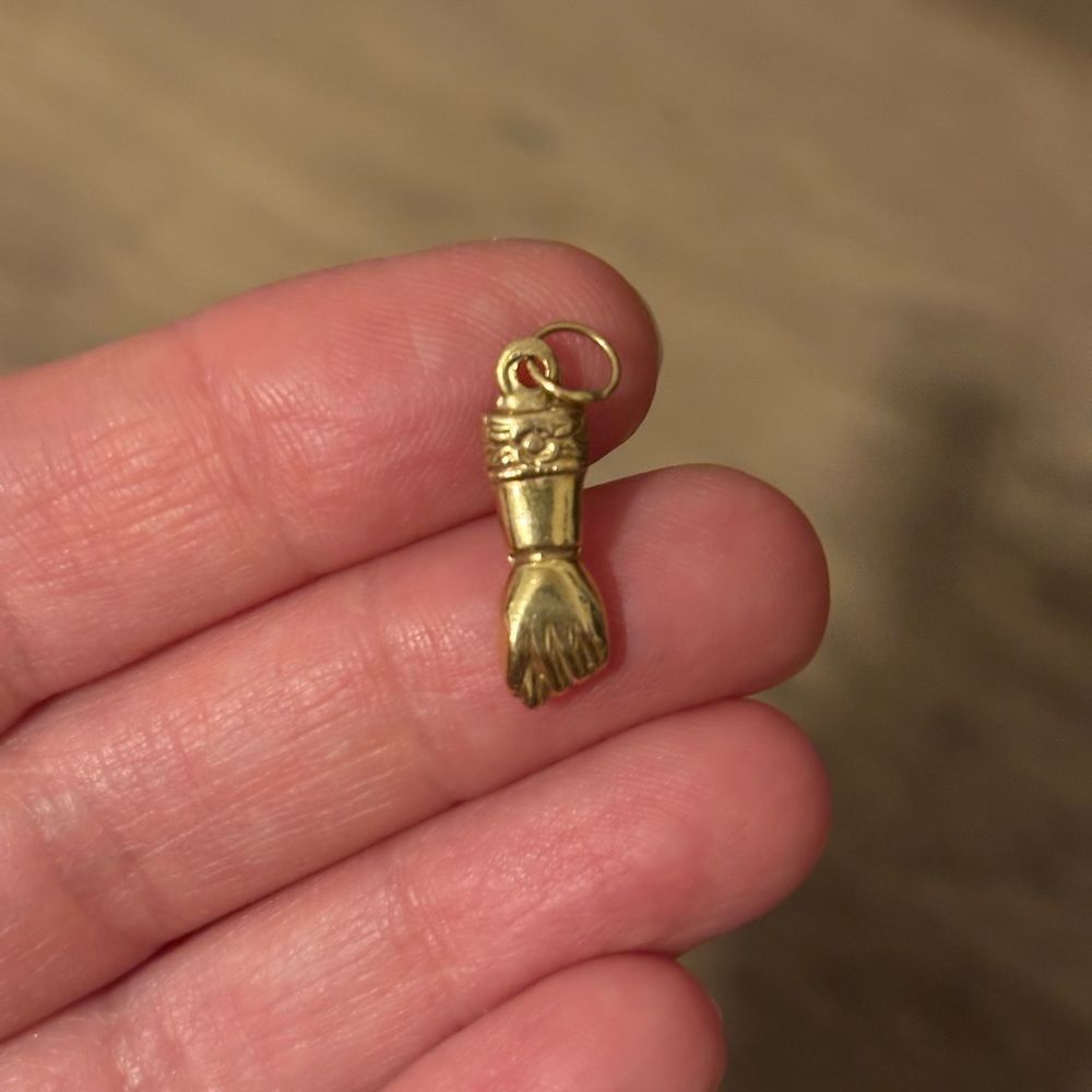 Vintage 19k Gold Figa Hand Charm
